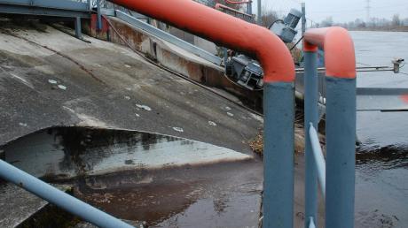 An dieser Stelle holen die Lech-Stahlwerke Wasser aus dem Lechkanal. Jetzt ist geplant, das Oberflächenwasser aus dem Stahlwerk ebenfalls in den Lechkanal einzuleiten. Dafür läuft zurzeit ein wasserrechtliches Verfahren.  