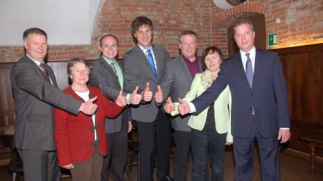 Die Freien Wähler Thierhaupten habe mit Claus Braun (Vierter von links) ihren Bürgermeisterkandidaten für die Kommunalwahlen 2014 nominiert.
