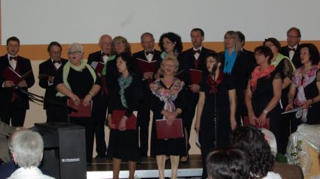 Der Gesangverein Altenmünster gab unter der Leitung von Marco Schick sein Konzert in Hennhofen. 
