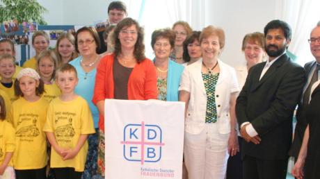 Zahlreiche Gäste und Besucher gratulierten dem Vorstand des Katholischen Frauenbundes Meitingen zu seinem Jubiläum. 
