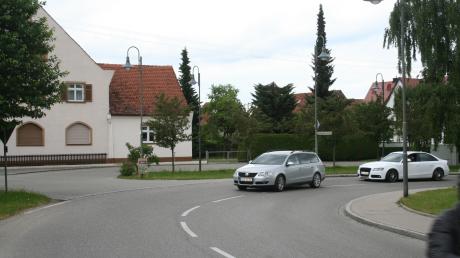 An dieser Kurve in Waltershofen werde viel zu schnell gefahren, beschweren sich die Bürger und fordern bauliche Maßnahmen.