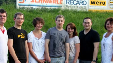 Das neue Führungsteam: (von links) Florian Kuhn, Daniel Schmid, Kathrin Ruf, Johannes Kempter, Teresa Lochbrunner, Matthias Neff und Karina Ruf. 
