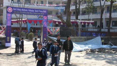 Die Grundschule in Kathmandu (Nepal) trägt den Namen Deuter. Der Gersthofer Rucksackhersteller hat den Bau mit 30000 Euro unterstützt. 