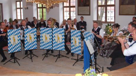 Einen würdigen Festakt zum 150. Jubiläum des Musikverein Thierhaupten 1863 begingen die Gäste im Kapitelsaal des Klosters. 