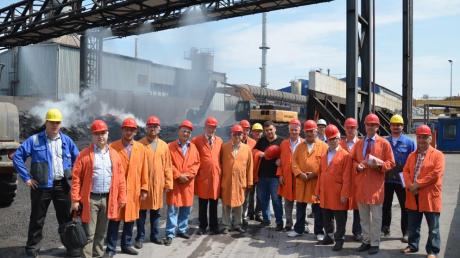 Eine 15-köpfige Delegation aus Armenien informierte sich in den Lech-Stahlwerken in Herbertshofen. 
