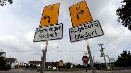 Die Umleitung um Gessertshausen herum führt bereits ab dem Kreisverkehr Ustersbach über Häder, Agawang, Rommelsried und Biburg bis nach Vogelsang und umgekehrt.