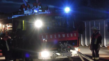 Das Löschgruppenfahrzeug LF 8 trug bei der Brandbekämpfung maßgeblich zum Gelingen der Hauptübung der Langweider Feuerwehr teil. 
