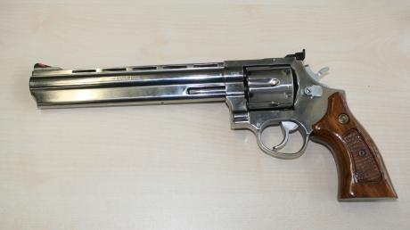 Dieser Revolver kann keinen Schaden mehr anrichten: Er wurde im Landratsamt abgegeben.