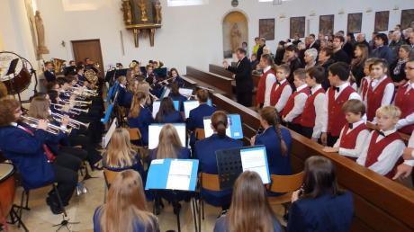 Beim Konzert vom Jugendorchester Gersthofen Schwäbische Bläserbuben begeisterten die jungen Musiker das Publikum. 
