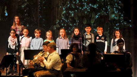 Der Kinderchor der Sing- und Musikschule Gersthofen und Gersthofer Musiker schilderten eine unterhaltsame „Weihnachtsbäckerei“. 