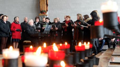 Ein besonderes adventliches Konzert bot der Chor aus Hegnenbach mit der Waldlermesse in niederbayerischem Dialekt in der Autobahnkapelle. 
