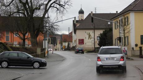Die Wertinger Straße in Zusmarshausen soll nach dem Willen einer Interessengemeinschaft nicht zur Gemeindestraße herabgestuft werden. 