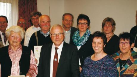 Treue Mitglieder ehrte der Siedlerverein der Gersthofer Adalber-Stifter-Siedlung bei der Jahreshauptversammlung.  
