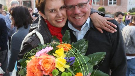 Stichwahl Edgar Kalb hier mit Ehefrau ist neuer Bürgermeister von Dinkelscherben