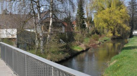 Mehr als 100 Kilometer ist die Friedberger Ach lang, die auch durch Thierhaupten fließt. Im Quellgebiet bei Landsberg gelangen bis heute giftige Chemikalien ins Wasser. 