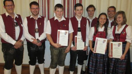 Eine Reihe von Absolventen legte beim Musikverein Fischach die D1- und D2-Bläserprüfung ab.