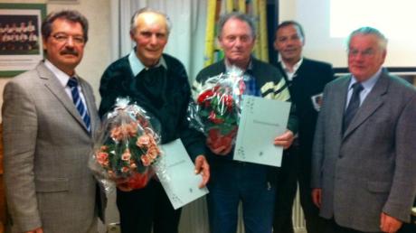 Ehrung beim Gartenbauverein: Meitingens Dritter Bürgermeister Werner Grimm (von links) freut sich mit Erich Radiese und Franz Roth, die seit 50 Jahren Verein angehören, auch Günter Wünsch und Hermann Dirr gratulierten. 
