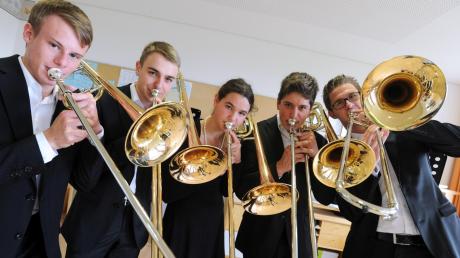 Das Quintett von der Musikschule Oberallgäu bläst kräftig in die Posaune. Die fünf jungen Musiker nehmen beim fünftägigen Landeswettbewerb von Jugend musiziert in Gersthofen teil. 
