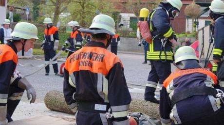 „Stadelbrand nach einer Explosion“ hieß es bei der Alarmierung der Ehinger Feuerwehr für eine Übung.