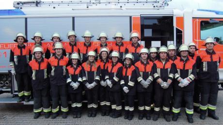 Gruppenfoto nach der Abnahme der Leistungsprüfung „Die Gruppe im Hilfeleistungseinsatz“ bei der Freiwilligen Feuerwehr Langweid. 
