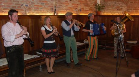 Fränkisch-bayerische Tanzmusik in einer frischen und unverkrampften Form spielte die Band „Rohrfrei“ bei ihrem Konzert in Thierhaupten. 
