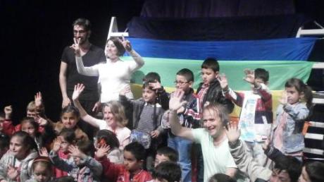 Auch bei Kindern im Ausland kommen die Stücke des Theaters Eukitea gut an, wie ein Gastspiel bei einem Festival in Ankara bewies. 

