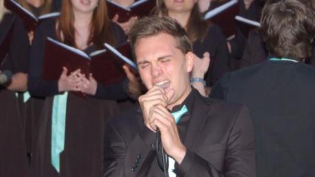 Bei „Mama Loo“ glänzte Tobias Schreier als Frontsänger des Jugendchors LaVentura.  
