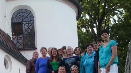 Der evangelische Johannes-Chor aus Meitingen sang bei der „Nacht der Kirchen“ in Utting. Die Lieder sind auch am Sonntag beim „Langschläfer-Gottesdienst“ zu hören.