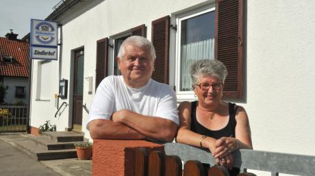Die Gaststätte Siedlerhof schließt nach 60 Jahren, die Wirtsleute Luggi (Ludwig) und Rosel (Roswitha) Bierbichler sind traurig