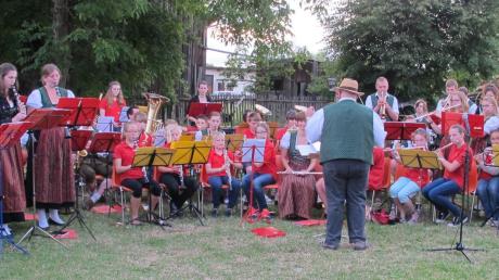 Mit einem italienischen Abend unterhielten die Musiker der beiden Ensembles des Jugendblasorchesters Lützelburg die mehr als 500 Besucher. 
