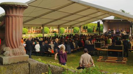 Das Sommernachtsfestival im historischen Garten von Gut Schwaighof bot eine musikalische Plattform für Künstler aus der Region.