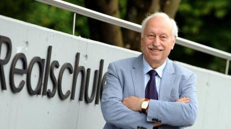 Hans Peter Scholze, Rektor der Realschule Meitingen, geht in den Ruhestand.  
