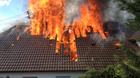 Am Donnerstag brannte der Dachstuhl eines Supermarktes in Nordendorf ab.