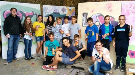 14 Jugendliche nahmen bei der Graffiti-Aktion in Ustersbach teil. 