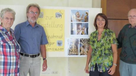 In mühsamer Kleinarbeit stellten (von links) Alois Pfaffenzeller, Stephanie Justus, Monica Kühnel und Heinz Kraus eine interessante Ausstellung zum Kirchenpatronat der Fugger zusammen. 
