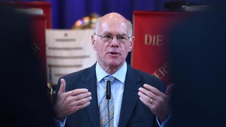Bundestagspräsident Norbert Lammert war zu Gast in Stadtbergen. Dort hatte man sich auf seinen Besuch gut vorbereitet.  
