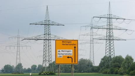 Stromtrasse Meitingen / Strommast / Strom / Hochspannungsleitung /