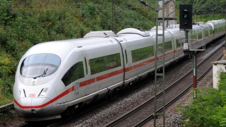 Ein ICE musste nach einem Unfall auf der Bahnlinie Berlin -Wolfsburg evakuiert werden. Symbolbild