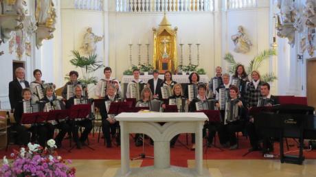 Das Akkordeonorchester unter der Leitung von Josef Deffner präsentierte beim Kirchenkonzert sein breitgefächertes Repertoire. 