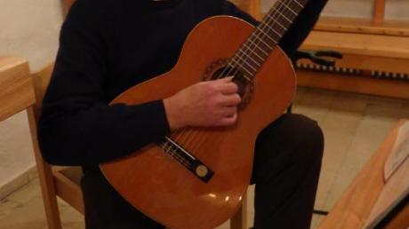 Musik zum „Runterkommen“ auf der Gitarre bot Solist Heinrich Wohlfart in St. Thomas in Welden. 