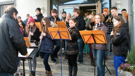 Die Jugend des Blasorchesters Biberbach wird auch diesmal die Besucher des Weihnachtsmarktes unterhalten. 
