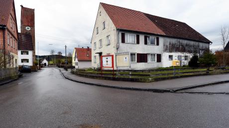 Direkt in der Ortsmitte von Willmatshofen, auf dem Grundstück eines ehemaligen Bauernhofs, soll das neue Feuerwehrhaus des Fischacher Ortsteils entstehen. Anschließend soll die Wilhelm-Wörle-Straße schöner werden. 