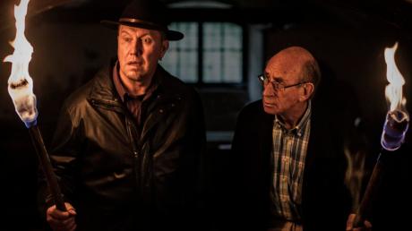 In dem Film Leberkäs und Leichenstarre ermitteln zwei etwas tollpatschige Kommissare. Sie werden von Jürgen Sprenzinger und Martin Spengler gespielt.