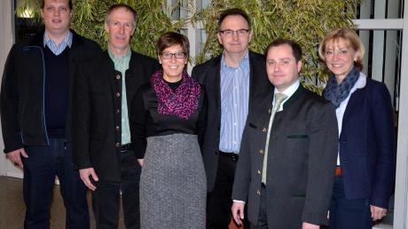 Der neue Vorstand der CSU Kutzenhausen: (von links) Gerhard Schwarz, Rudolf Kaiser, Petra Blank (bisherige Vorsitzende), Gerhard Draeger und Dirk Pelzeter mit der Landtagsabgeordneten Carolina Trautner. 
