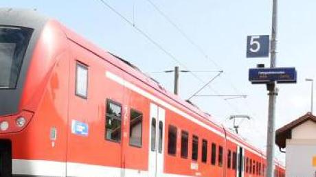Ein Zug wird kommen: Den Dinkelscherbern ist das aber zu wenig. Sie wollen einen Ausbau von Augsburg bis in die Marktgemeinde. 