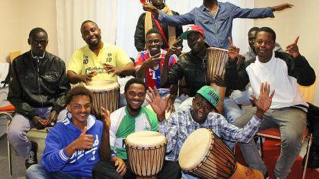 Auf der „Africana“ in Stadtbergen sind auch die Diedorfer Asylbewerber mit ihrer Trommelgruppe dabei. 
