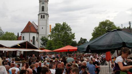 Rund 1700 Gäste kamen zum Georgi- und Straßenfest nach Westendorf, das an zwei Tagen auf dem Dorfplatz gefeiert wurde. 	