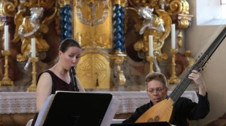 Konzert mit dem Duo La Vigna in der alten Dorfkirche St. Martin in Aystetten.  	
