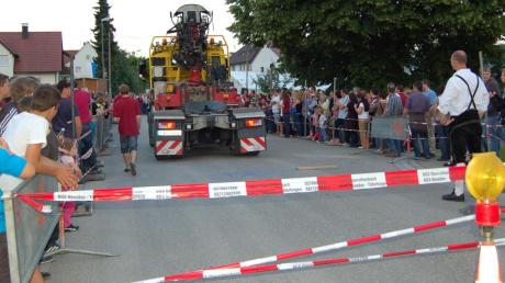 Der Truck-Pulling-Wettbewerb ist jedes Jahr ein Höhepunkt beim Albanusfest in Buch bei Kutzenhausen. 	