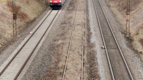 Bahnhof Neusäß Zug Deutsche Bahn Drittes Gleis Schienen
